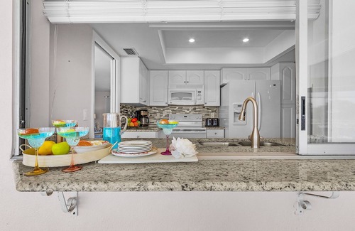 Caloosahatchee House | Heated Pool, Private Dock & Beach Essentials - Villa Seashell - Roelens