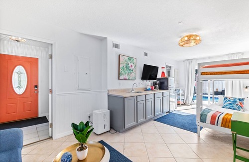 Crescent Beach House | HeatedPool|HotTub|3min2Beach|GameRm|PetFriendly