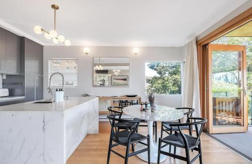 Kirribilli Apartment | Heatherbrae I - World Class Harbour Bridge Views!