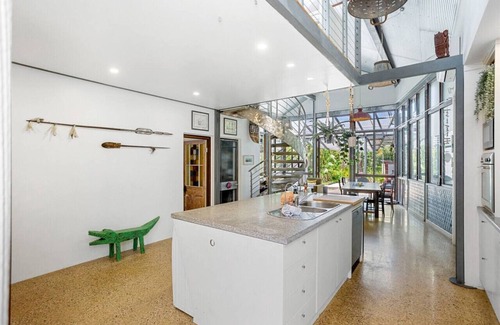 South Fremantle House | Heaven in eclectic South Freo!