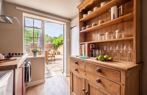 Sudbury Apartment | Heavenly 16th century cottage in pretty rural village with great amenities - Swan's Nest