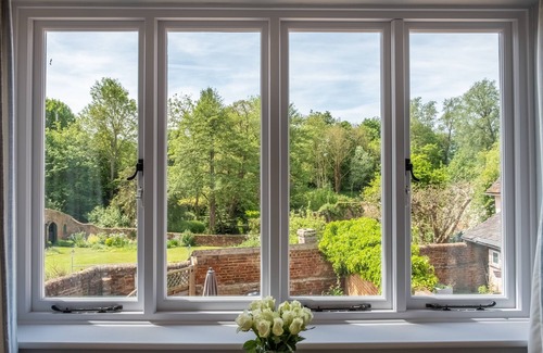 Sudbury Apartment | Heavenly 16th century cottage in pretty rural village with great amenities - Swan's Nest