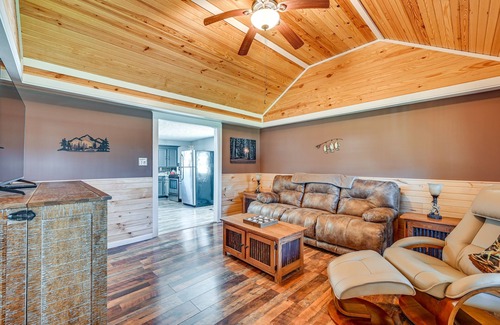Lindseyville Cabin | 'Heavenly Hideaway' Cabin, 7 Mi to Mammoth Cave!