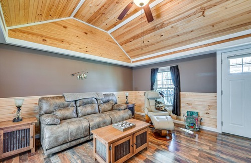 Lindseyville Cabin | 'Heavenly Hideaway' Cabin, 7 Mi to Mammoth Cave!