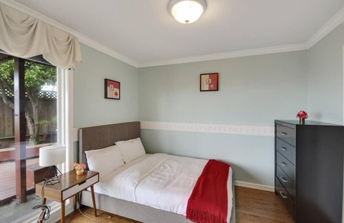 San Bruno House | Heavenly Hilltop Home 5 min SFO, Caltrain, BART