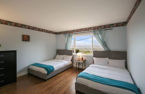 San Bruno House | Heavenly Hilltop Home 5 min SFO, Caltrain, BART