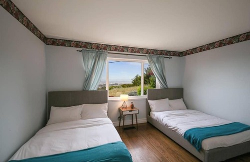 San Bruno House | Heavenly Hilltop Home 5 min SFO, Caltrain, BART