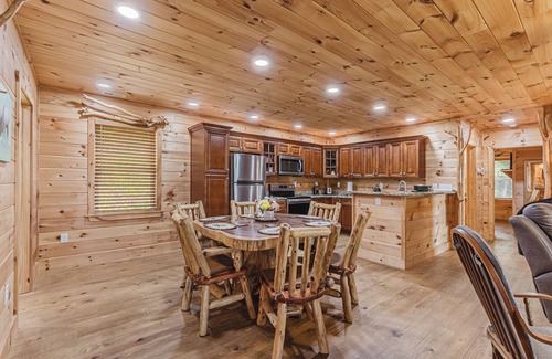 Whittier Cabin | Heavenly mountain views! Premium luxury cabin. Step free entry-Harrah’s Casino.
