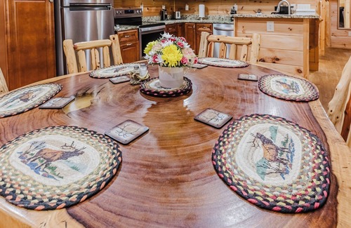 Whittier Cabin | Heavenly mountain views! Premium luxury cabin. Step free entry-Harrah’s Casino.