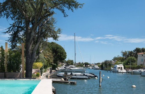 Port Grimaud House | HEAVENY 5* LUXURY Villa, HEATED ALL YEAR ROUND POOL, AMARRAGE & GARDEN