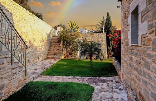 Plaka Villa | HECTORAS VILLA in Plaka-BY APOKORONAS VILLAS