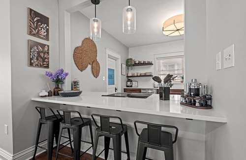 South Hyde Park House | Heights At Hyde Park Walk to Nelson + Streetcar + Parking!