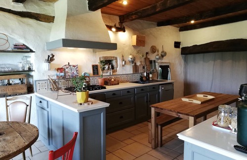 Sanilhac House | "Hélianthy" Gîte 10 pers. with swimming pool in a green setting in southern Ardèche