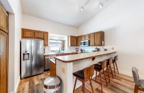 Mammoth Lakes Apartment | Helios North