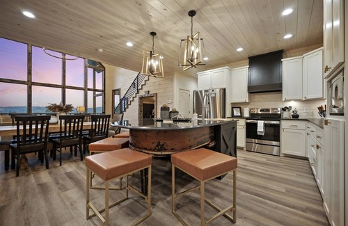 Broken Bow Cabin | Hell of a View! HotTub, Firepit, Games, Pets OK