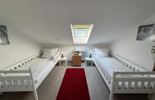 Misburg - Nord House | Helles Privatzimmer mit Gemeinschaftsküche und-bad