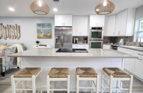 Tampa House | Hello Sunshine! 4 Bedroom w/Pool and Outdoor Bar