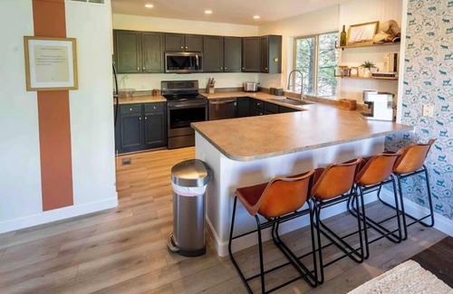 Silverthorne House | Hemingway Haus: 🎿Ski, 🌄 Views, Sauna, ⛵️Lake Life