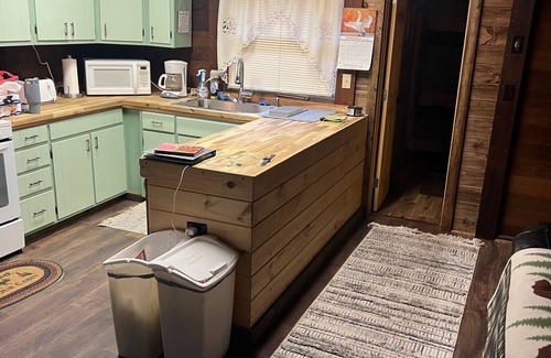 Ulysses Cabin | Hemlock Hideaway - A cozy cabin retreat close to Potter County's favorite sites!