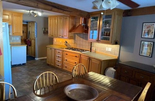 Muskoka Lakes Cottage | Hemlock Hideaway-Four Seasons on Lake Muskoka