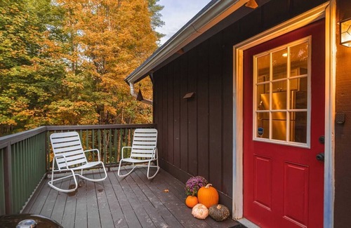 Conway Ski Chalet | Hemlock Hill Chalet: NH escape