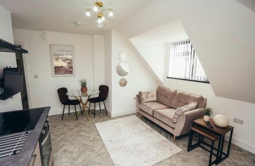 Barrow-on-Trent Apartment | Hen & Chickens Luxury Apartments, Free Parking, By DerBnB
