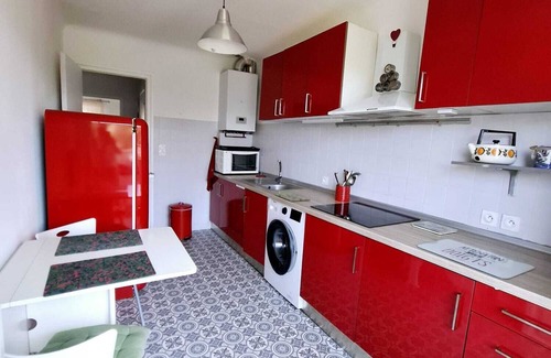 Hendaye Apartment | Hendaye beach at 5mn walking distance. Belle Résidence Basque. parking and wifi.