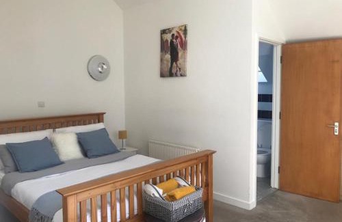 West Hendon House | Hendon Central, Private room ensuite