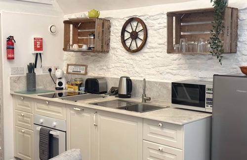 Lechlade Cottage | Henloft Farm Stay With Pool