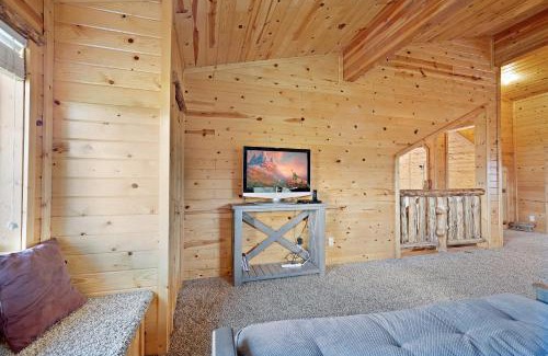 Island Park House | Henrys Hawk by KABINO Henrys Lake Hot Tub FirePit Pool Table Mtn & Water Views WiFi Satellite Fishing Trails