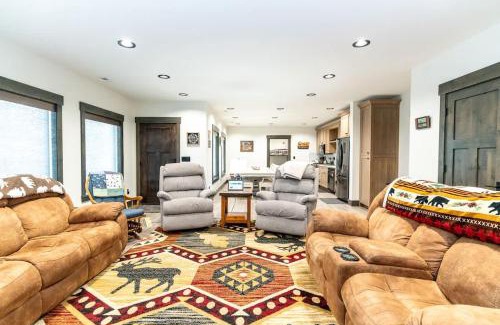 Island Park House | Henrys Lake Walkout Cabin