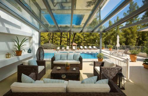 Sane Villa | Hera's Resort with Private Pool and Lush Garden