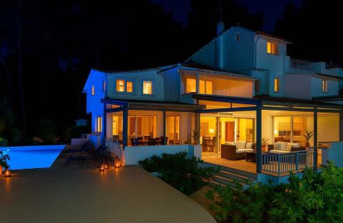 Sane Villa | Hera's Resort with Private Pool and Lush Garden