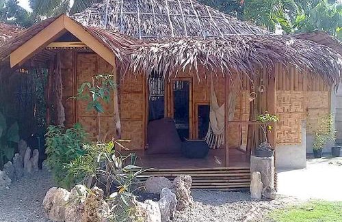 Moalboal House | Herbs Guest House and Restaurant near the Sea