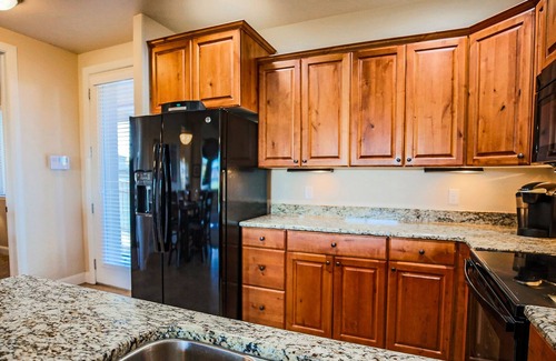 St. George Condo | HERE IS YOUR CONDO!! BUILDING? WORKING REMOTE?? 30 DAY MINIMUM