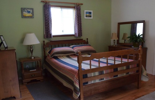 Courtenay Cabin | Heritage cabin on picturesque 5.5 acres on the Tsolum River. Great for families