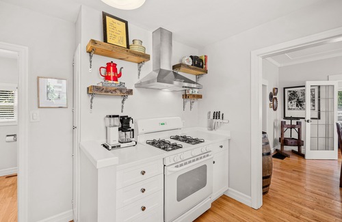 South Central House | Heritage Cottage, Walkable Location, Beach Access