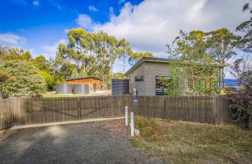 Lymington Apartment | Herlihys On Huon - Cabin 2