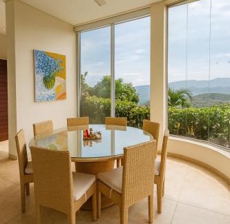 Anapoima House | Hermosa Casa con Piscina,Jacuzzi,Chimenea,Bbq