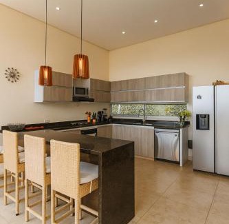 Anapoima House | Hermosa Casa con Piscina,Jacuzzi,Chimenea,Bbq