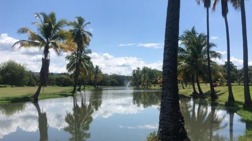 Girardot House | HERMOSA CASAQUINTA FAMILIAR CONDOMINIO CAMPESTRE EL PEÑON Piscina Privada Campo de Golf