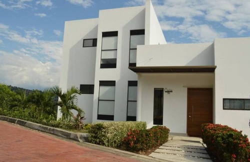Anapoima House | Hermosa, Moderna y Confortable Casa en Anapoima