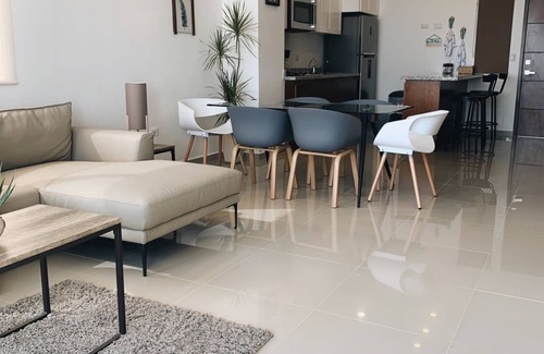 Zona Dorada Apartment | Hermoso Departamento con Gran Vista al mar a 5 min de la Playa