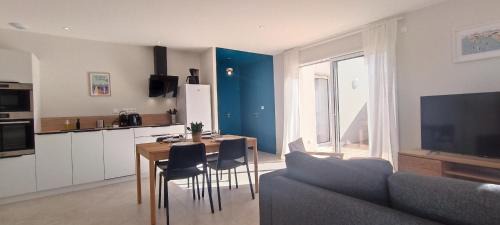 Les Sables d'Olonne House | Heron- Maison avec jacuzzi privatif 4pers