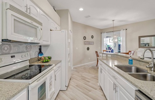 Herons Glen House | Heron's Glen Beautiful Beachy Home in Gated Golf Community Home
