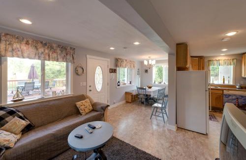 Lakebay House | Herron Island Cabin with Deck Walk to Beach!