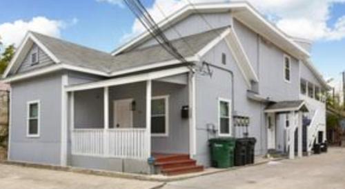 Alta Vista Apartment | Hess St