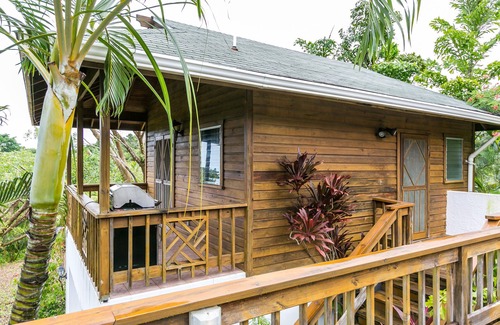 Antoneys Cay Apartment | HGTV-CASITA for 2 w/Pool, 400 foot dock, on half acre-PEACEFUL & convenient