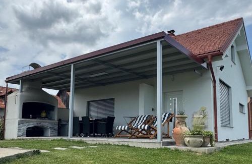 Videm House | Hiška pri brajdah