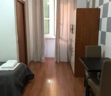 Rione XVIII Castro Pretorio House | Hi Termini